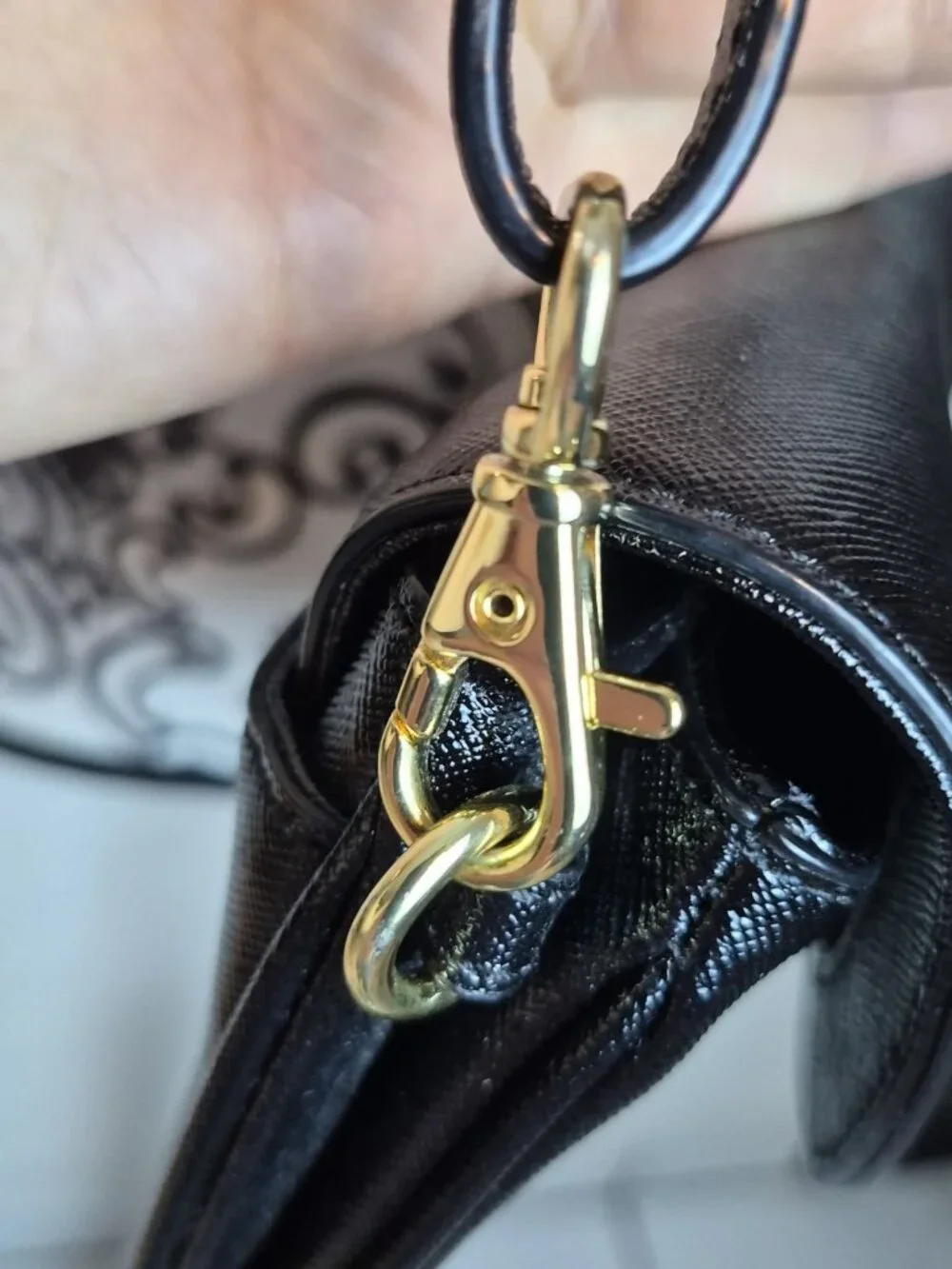 Tory Burch Robinson Round Black Saffiano Leather Crossbody Bag Gold Logo NWOT
